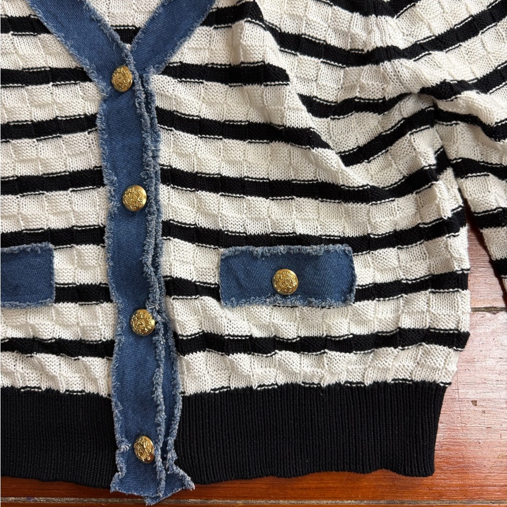 Laundry by Shelli Segal Striped Crop Cardigan Denim Trim Gold Crest Buttons~M ๐๐ - Picture 8 of 9